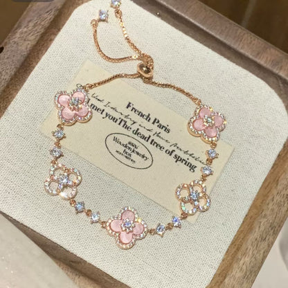 Bracelet Fleur Rose · Quatre Pétales