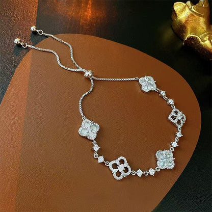 Bracelet Fleur Rose · Quatre Pétales