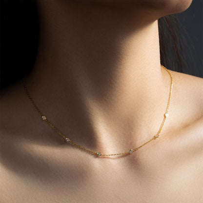 Collier Géométrique Scintillant · Finition Dorée ou Argentée