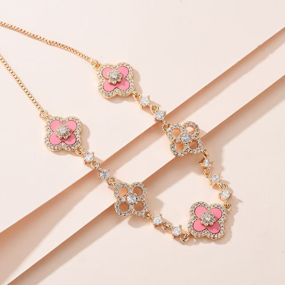 Bracelet Fleur Rose · Quatre Pétales
