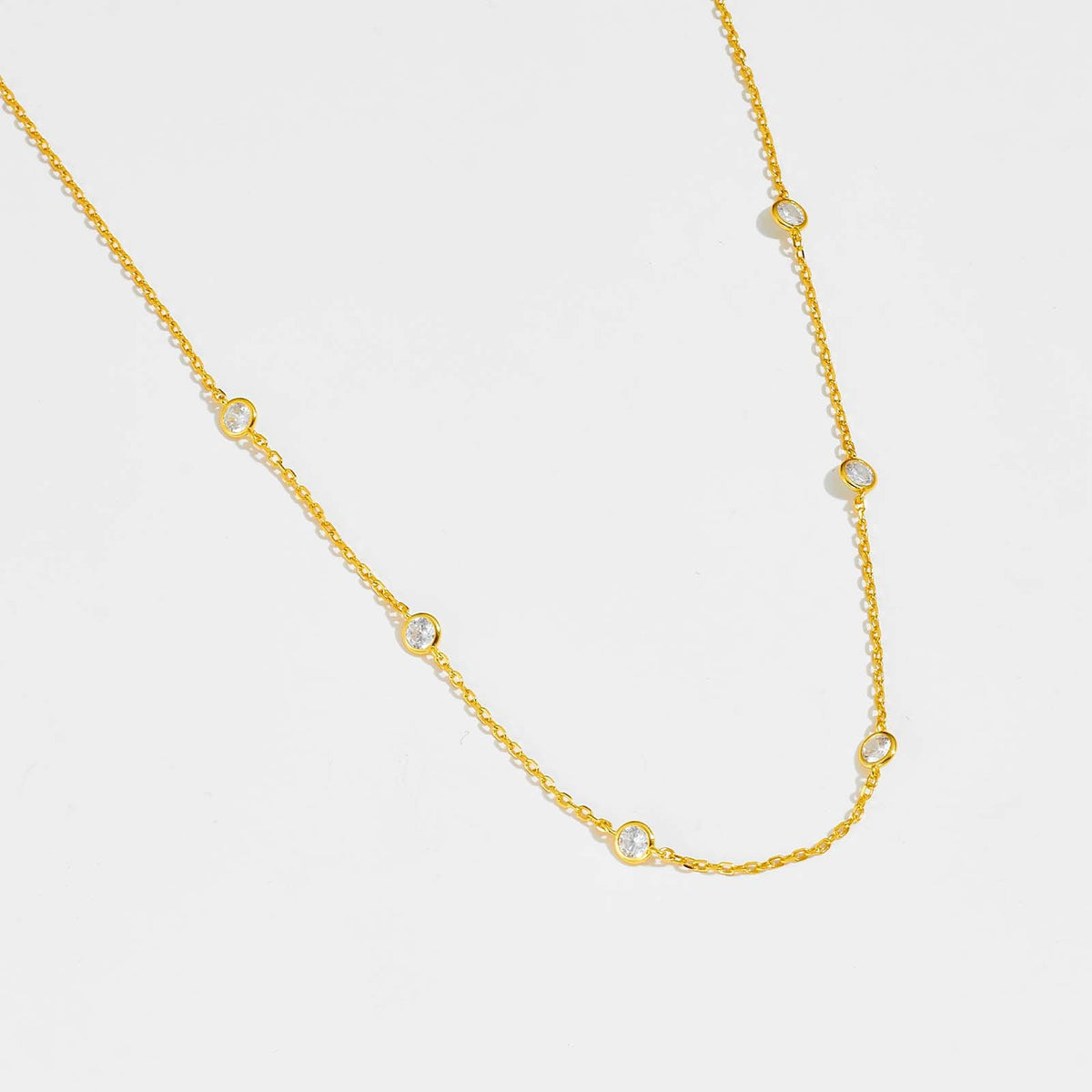 Collier Géométrique Scintillant · Finition Dorée ou Argentée
