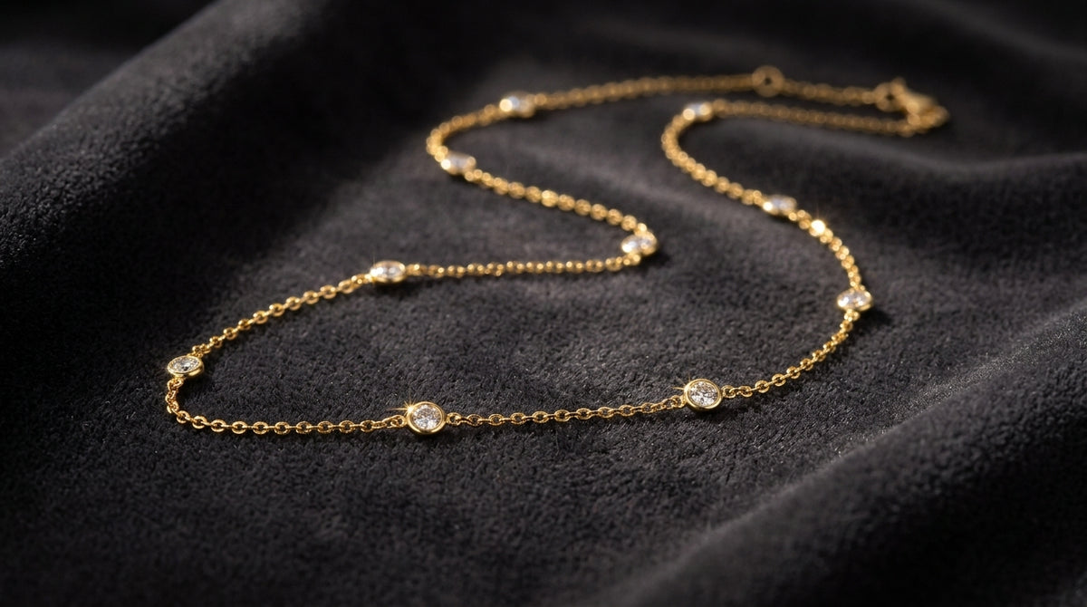 Collier Géométrique Scintillant · Finition Dorée ou Argentée