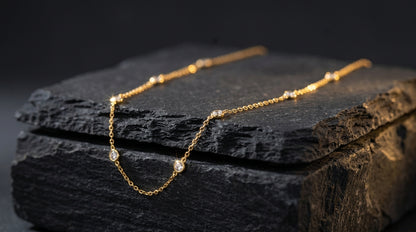 Collier Géométrique Scintillant · Finition Dorée ou Argentée