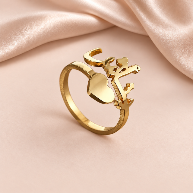 Bague Prénom Personnalisée Ajustable — fond satin beige rosé