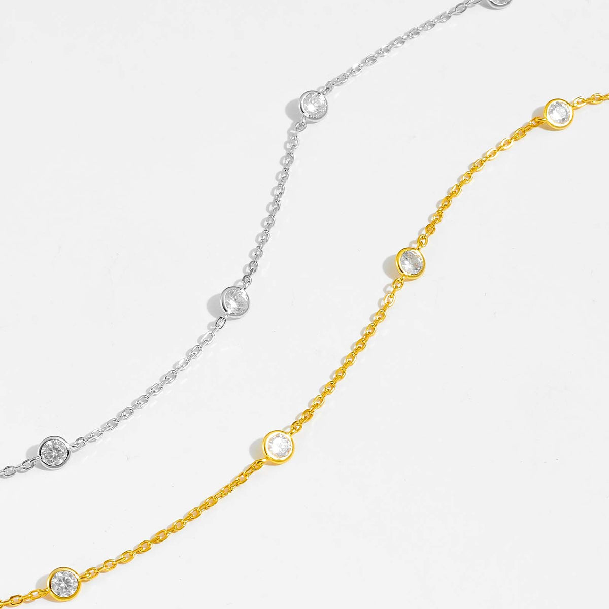 Collier Géométrique Scintillant · Finition Dorée ou Argentée