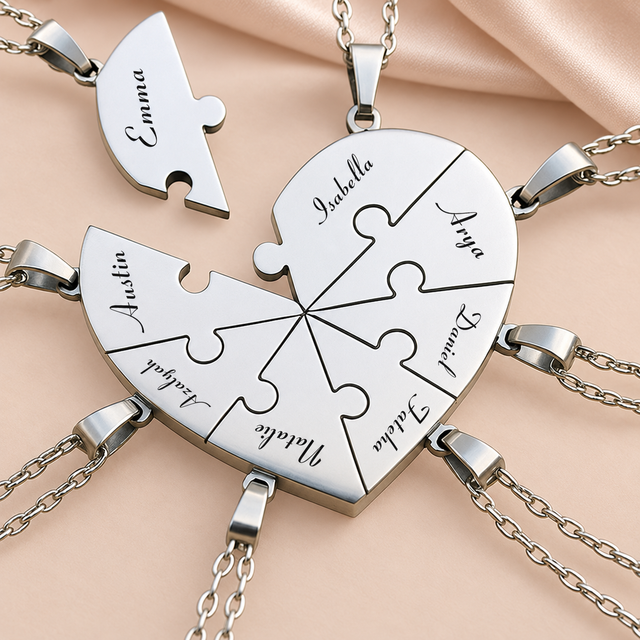 Collier Cœur Puzzle Personnalisé à Graver — fond satin beige rosé