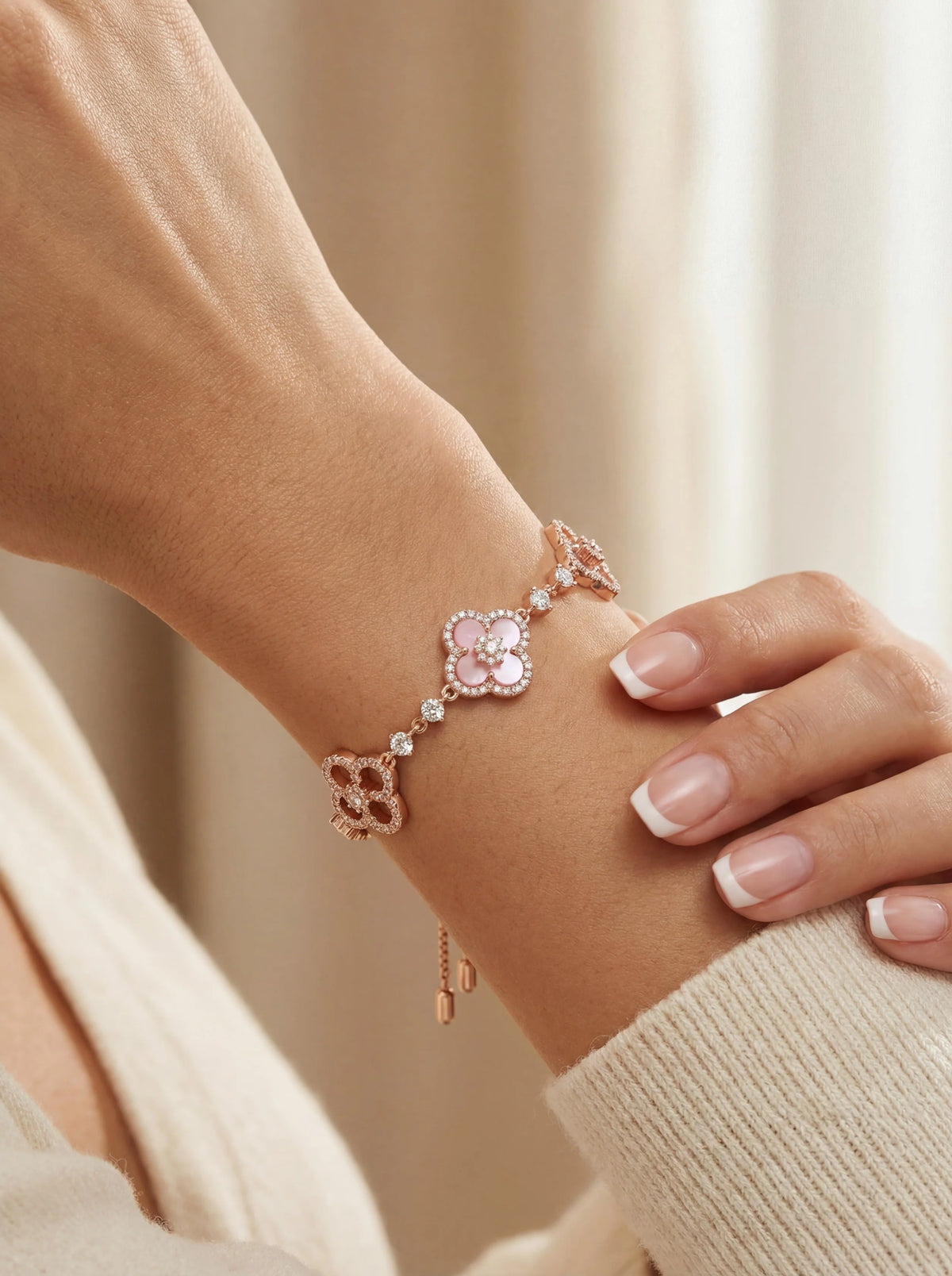 Bracelet Fleur Rose · Quatre Pétales