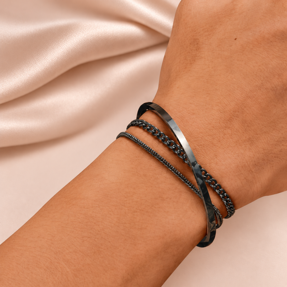 Trio de Bracelets Homme · Acier Inoxydable sur fond satin beige rosé