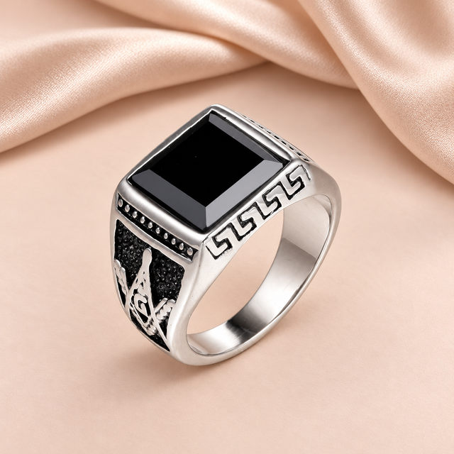 Bague Géométrique Rétro · Pierre d’Imitation sur fond satin beige rosé